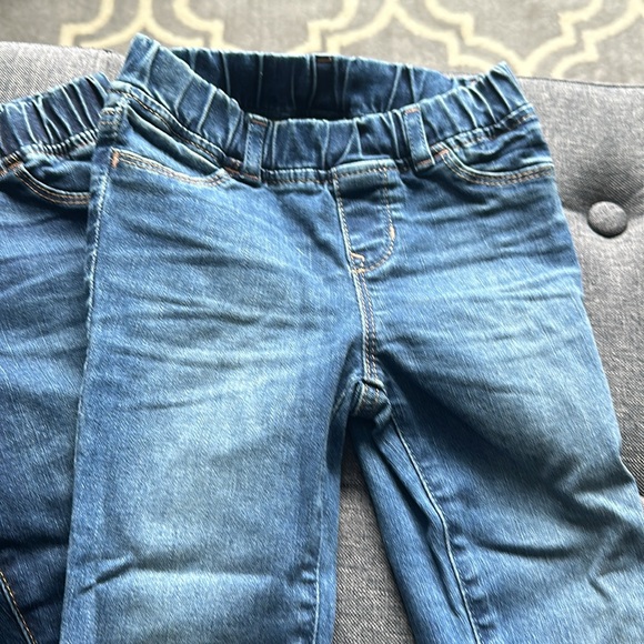 Gap jeans pull on size 4. Worn a handful of times. Three pairs - Picture 2 of 8